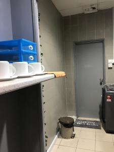 Bilik mandi di Nusantara Mattwaddien Hostel