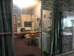 Dapur atau dapur kecil di Nusantara Mattwaddien Hostel