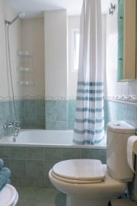 Kúpeľňa v ubytovaní Apartamento mediterráneo en pleno corazón de Moraira + 20 fotografií