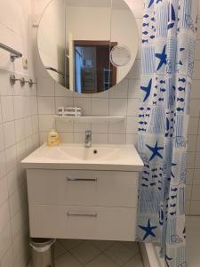 Bilik mandi di Ferienwohnung Schwitzkowski