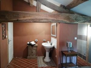 a bathroom with a sink and a toilet at Domaine des Granges Neuves in Confrançon
