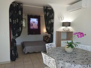 Fotografia z galérie ubytovania Maison à 5 min à pied du centre ville de Porto-Vecchio v destinácii Porto-Vecchio