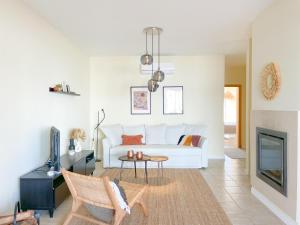 En eller flere senge i et værelse på Cozy Retreat for Couples in Burgau #1937 + 24 billeder