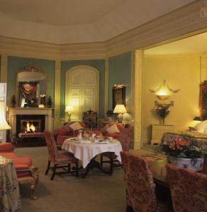 Część wypoczynkowa w obiekcie Marlfield House Hotel Relais et Chateaux