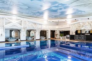Bazén v ubytování Bachleda Hotel Kasprowy nebo v jeho okolí