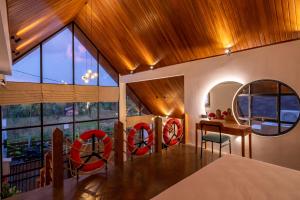 a dining room with red chairs and a table at Villa Captain no 3 in Dalung +20 photos