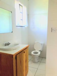 Un baño de Bay View Apartments Canouan Island
