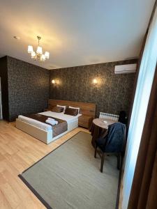 מיטה או מיטות בחדר ב-Mardin Hotel Novxanı