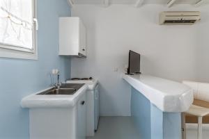 A kitchen or kitchenette at Ninemia Suites Tinos Superior 102