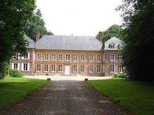 a large brick building with a large driveway at Chateau De Grosfy in Hugleville-en-Caux