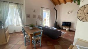 a living room with a table and a couch at Il Mulino di Hotel Villa Aurora in Nesso