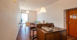 Habitación con cocina y comedor. en Welcomely - Cavour 47, en Alghero