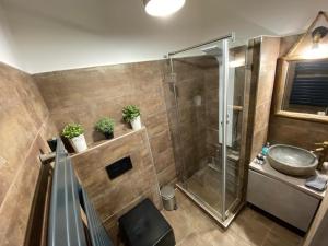 A bathroom at Parliament Studio