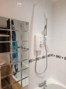 Vannituba majutusasutuses London Serviced Accommodation x RM10 x Weekly x Monthly Discount x by D6ten Homes Ltd