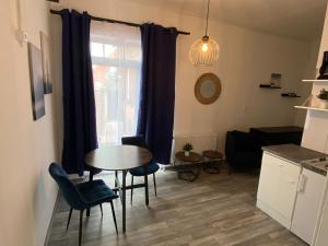 a living room with a table and chairs and a window at Apartments Osterstraße in Norden