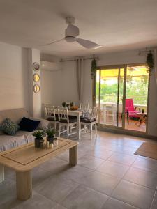 Posedenie v ubytovaní Apartamento PARADISE Solo Familias