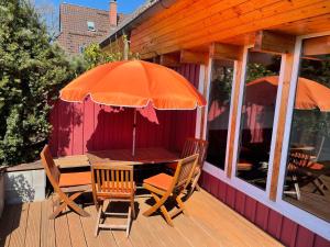 Patio nebo venkovní prostory v ubytování Austernfischer Prerow - Schönes Ferienhaus in Toplage mit großem Garten für Familie und Freunde