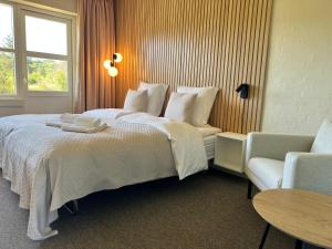 Letto o letti in una camera di Strandhotel Klitrosen