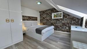 Ένα ή περισσότερα κρεβάτια σε δωμάτιο στο Colț de Rai Reşița ( Centru ) +35 φωτογραφίες