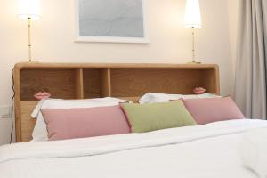 Posteľ alebo postele v izbe v ubytovaní IMMOGROOM - Beautiful and cosy- Suquet- near the beaches - AC