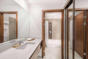 Koupelna v ubytování Wyndham Garden San Jose Escazu, Costa Rica + 37 fotografií