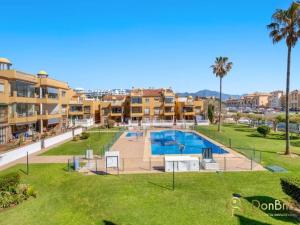 zdjęcie basenu w ośrodku wypoczynkowym w obiekcie Apartamento cerca de la playa en las lagunas de Mijas w mieście Fuengirola