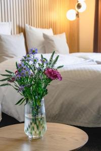 Letto o letti in una camera di Strandhotel Klitrosen