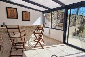 Patio alebo iná vonkajšia časť ubytovania Jardins de Mélusine - Maison en pierres