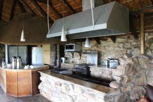 Ett kök eller pentry på Inkwenkwezi Private Game Reserve