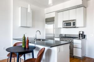 Gallery image of Hells Kitchen 1BR w Doorman nr Central Park NYC-525 in New York