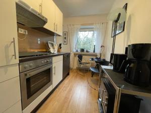 O bucătărie sau chicinetă la Bremer 45 - exklusives Apartment am Kurpark