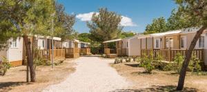 Ảnh trong thư viện ảnh của Mobil-home à 100m des plages - tout équipé - 8 pers - Camping Siblu 4 étoiles ở Canet-en-Roussillon