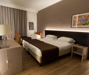 Postel nebo postele na pokoji v ubytování Hotel Carlton
