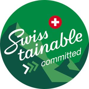 a green sign with a red cross and the words cruise tauntedumed at Kloster Ilanz in Ilanz