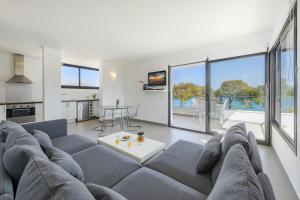 a living room with a couch and a table at Apartamento Oratge 3 in El Port