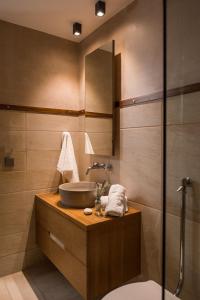 a bathroom with a sink and a shower at Villa 7 in Perivólia