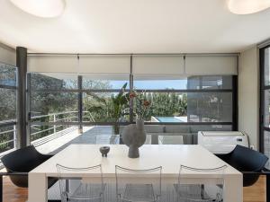 a dining room with a white table and chairs at Villa 7 in Perivólia