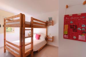 Posteľ alebo postele v izbe v ubytovaní Pool and sea views apartment with 1 parking space