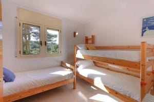 Posteľ alebo postele v izbe v ubytovaní Pool and sea views apartment with 1 parking space + 32 fotografií