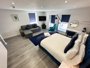 a bedroom with a large bed and a couch at Regent Docks-Free Parking in Liverpool