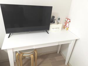 Een TV en/of entertainmentcenter bij B Shinjuku Self Check in
