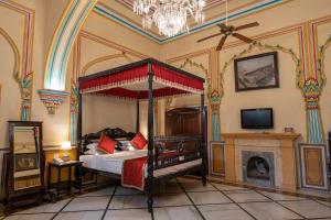 TV a/nebo společenská místnost v ubytování Hotel Narain Niwas Palace