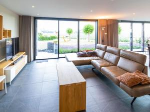 Seating area sa Holiday home with wellness for families in Haringe