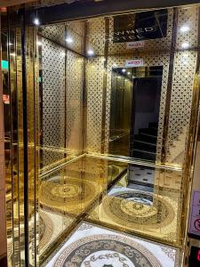 A bathroom at Crowned Hotel Még 37 kép