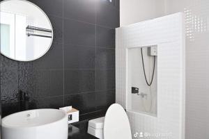 Koupelna v ubytování T-OneHome + 37 fotografií