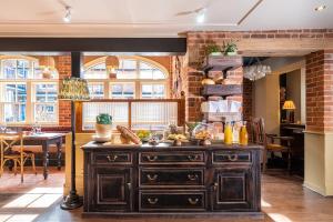 Makanan di atau di tempat lain dekat bed & breakfast
