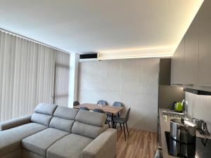 Posedenie v ubytovaní Penthouse & apartments by the Sea airport Airstay