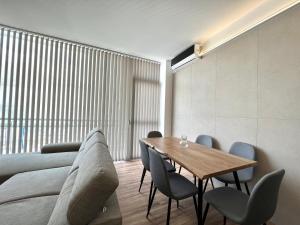 Posedenie v ubytovaní Penthouse & apartments by the Sea airport Airstay