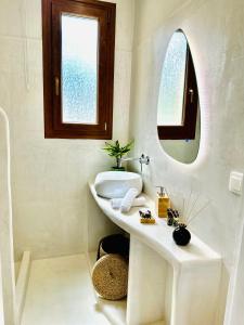a bathroom with a sink and a mirror at LΟFT by Casa di Somnia in Lagoúdi Zía