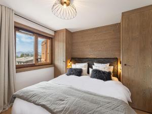 Posteľ alebo postele v izbe v ubytovaní Appartement spacieux avec accès bien-être, proche des pistes et du centre de Megève - FR-1-569-46